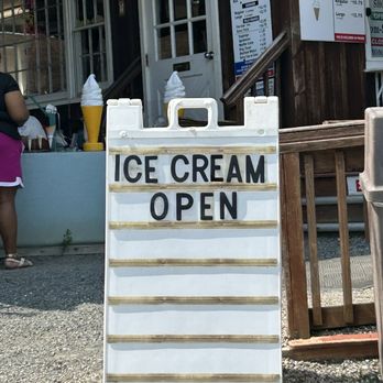 Bloom Hill Farm - Entrance - Ice Cream & Frozen Yogurt Near Me - Bloomfield, Connecticut