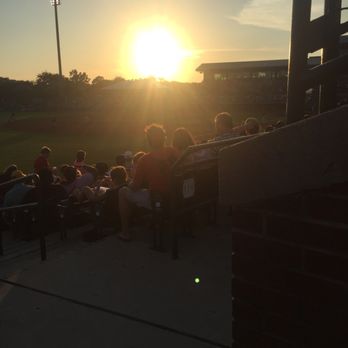 Charleston Riverdogs - Professional Sports Teams Near Me - Charleston, South Carolina Charleston Riverdogs - Professional Sports Teams Near Me - Charleston, South Carolina