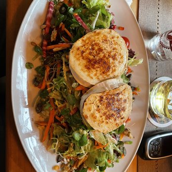 Meisterturm - Saison Salat mit Himbeer Vinaigrette und gratiniertem Ziegenkäse. Mega lecker! - Hotels & Travel Near Me - Hofheim am Taunus, HE Meisterturm - Saison Salat mit Himbeer Vinaigrette und gratiniertem Ziegenkäse. Mega lecker! - Hotels & Travel Near Me - Hofheim am Taunus, HE
