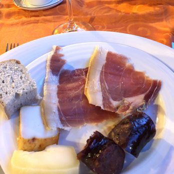 Fonte Nova - Assortment of appetizers - Portuguese Near Me - Armamar, 18