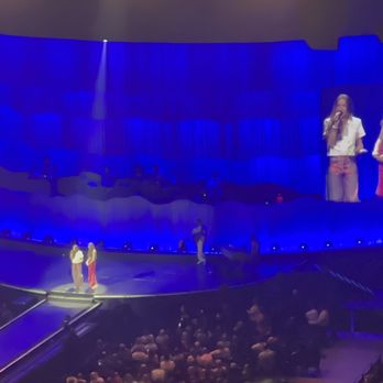 Frost Bank Center - Lauren Daigle and an audience member - Stadiums & Arenas Near Me - San Antonio, Texas
