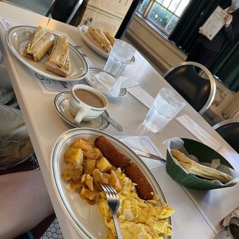 Versailles - Cuban Near Me - Miami, Florida