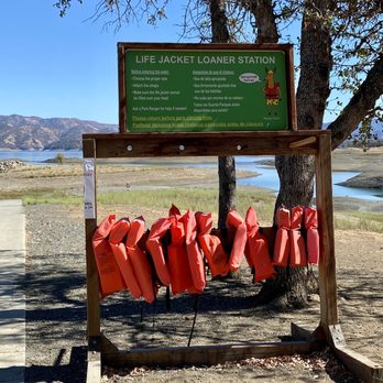 Lake Berryessa - 10.10.21 life jacket loaner station [Oak Shores Day Use] - Parks Near Me - Napa, California