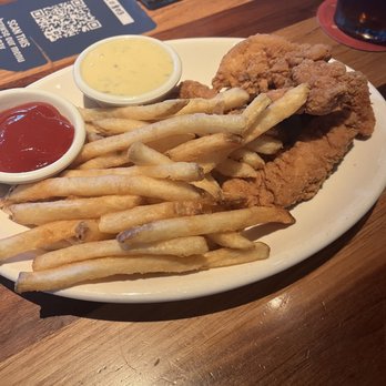 BJ's Restaurant & Brewhouse - Chicken Tenders - New American Near Me - Cary, North Carolina