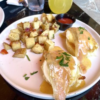 The Six Chow House - Smoked Salmon Eggs Benedict - New American Near Me - Studio City, California The Six Chow House - Smoked Salmon Eggs Benedict - New American Near Me - Studio City, California