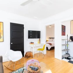 Los Feliz Lodge - The living room of the Green Casita