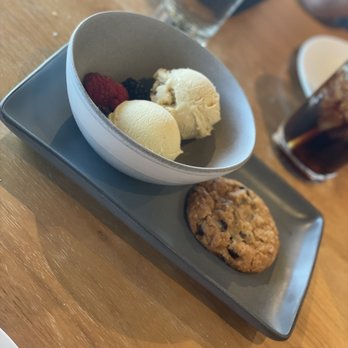 Restaurant 917 - House Made Ice Cream + Cookie - New American Near Me - Carson, California