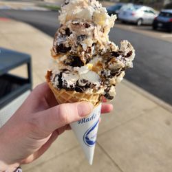 Handel's Homemade Ice Cream - Akron East End - Vanilla Caramel Brownie Swirl. I'm just impressed I didn't drop it.