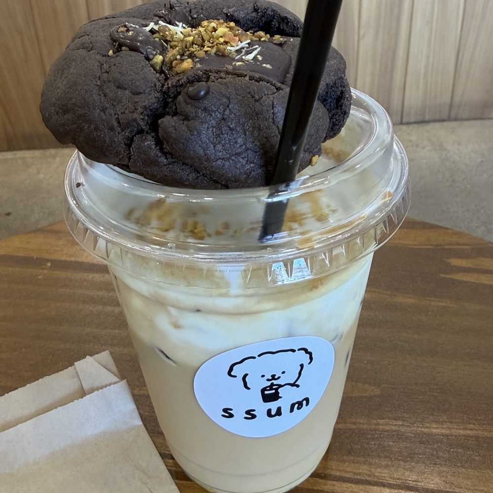 Dubai chocolate cookie and Sweet corn cream top drink Dubai chocolate cookie and Sweet corn cream top drink