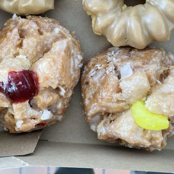 Darren's Donuts - Raspberry and lemon buttermilks - Donuts Near Me - Mount Vernon, Washington