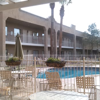 Clarion Suites - swimming pool - Hotels Near Me - Saint George, Utah
