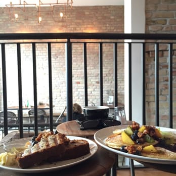 Distrikt Coffee - Delicious banana bread - Cafes Near Me - Berlin, BE