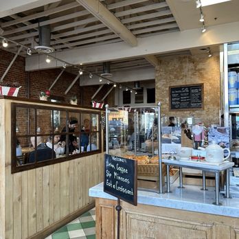 Le Pain Quotidien - Inside - Bakeries Near Me - Beverly Hills, California Le Pain Quotidien - Inside - Bakeries Near Me - Beverly Hills, California