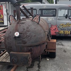 Sally's Smokin Butt BBQ - Out front, smoker looks like a pig, which is too cute!