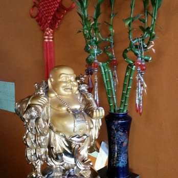 Golden Wall - Restaurant Decorations - Chinese Near Me - La Mirada, California Golden Wall - Restaurant Decorations - Chinese Near Me - La Mirada, California