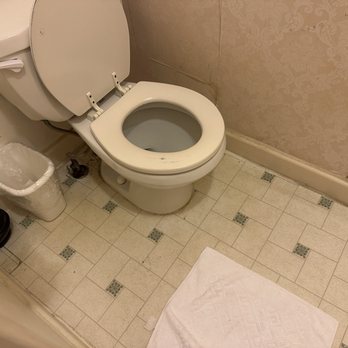 The Van Gilder Hotel - Gross bathroom toilet doesn't flush - Hotels Near Me - Seward, Alaska The Van Gilder Hotel - Gross bathroom toilet doesn't flush - Hotels Near Me - Seward, Alaska