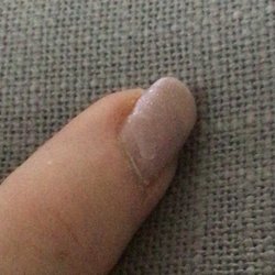 D & V Nails - Peeling gel after 8 days