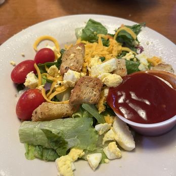 Texas Roadhouse - House salad with French dressing. - Barbeque Near Me - Beckley, West Virginia Texas Roadhouse - House salad with French dressing. - Barbeque Near Me - Beckley, West Virginia