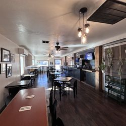 Cafe DeVille - Interior dining room and bar