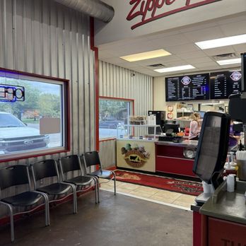 Daves Burger Barn - Inside - Burgers Near Me - Waco, Texas