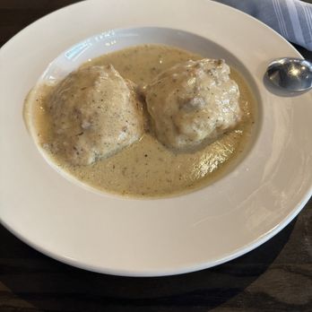 B Matthews Eatery - Biscuits And Gravy - New American Near Me - Savannah, Georgia B Matthews Eatery - Biscuits And Gravy - New American Near Me - Savannah, Georgia