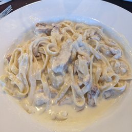 The chicken fettuccine Alfredo was very good. It was creamy but not overpowering. The noodles were cooked just right, and the food was hot. The chicken fettuccine Alfredo was very good. It was creamy but not overpowering. The noodles were cooked just right, and the food was hot.