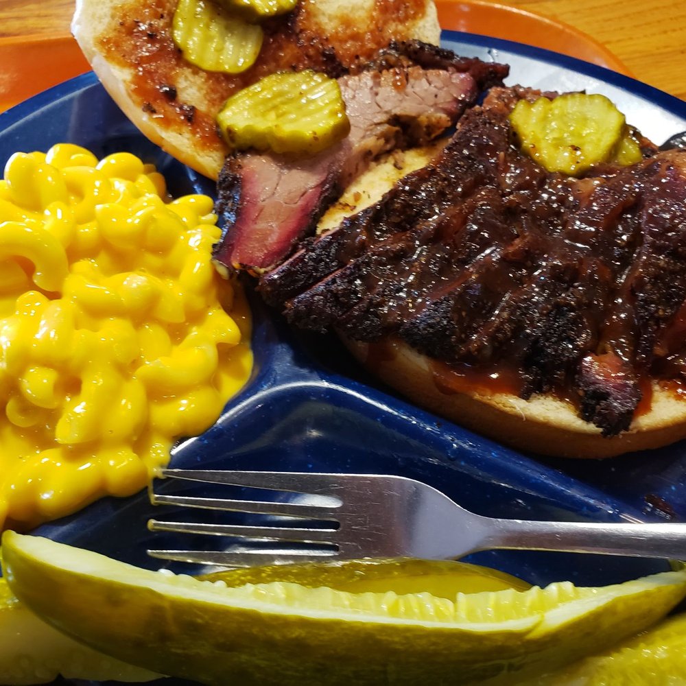 Pok-e-Jo's - Parmer - Mac & Cheese & large brisket sandwich. - Barbeque Near Me - Austin, Texas