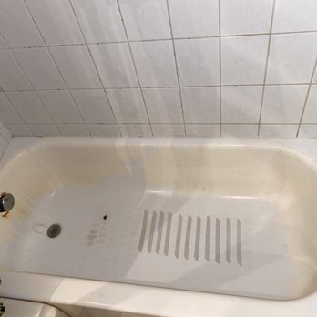 Oahu Tub Experts - The "before" tub that needed so much work. - Refinishing Services Near Me - Honolulu, Hawaii