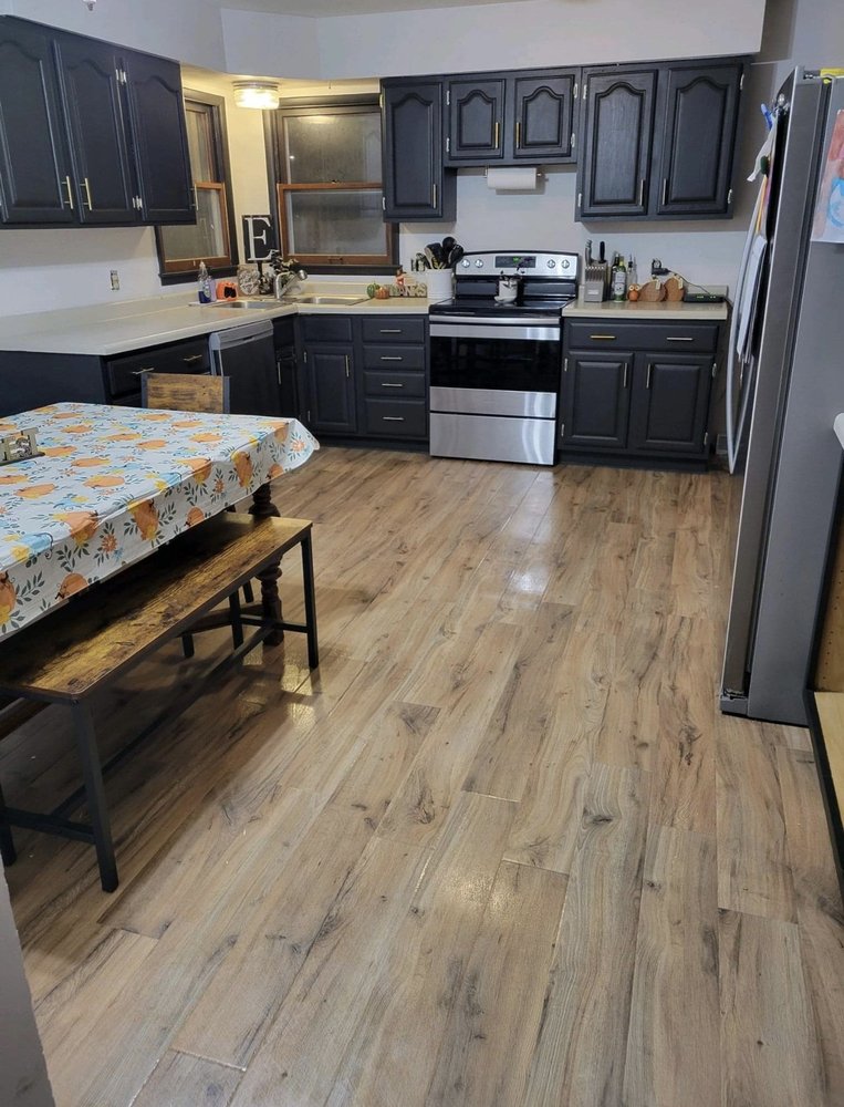 NATES NICHES 24 Photos 301 East 1st St, Van Wert, Iowa Flooring