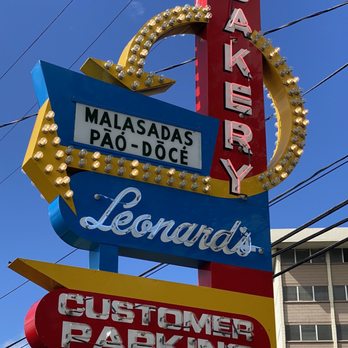 Leonard's Bakery - Road sign - Bakeries Near Me - Honolulu, Hawaii Leonard's Bakery - Road sign - Bakeries Near Me - Honolulu, Hawaii