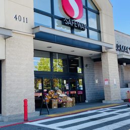 Exterior photo of Safeway - Seattle, Washington Exterior photo of Safeway - Seattle, Washington