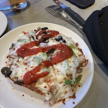 BJ's Restaurant & Brewhouse - Barbeque Chicken Pizza - Personal 7.3/10 - New American Near Me - Lexington, Kentucky