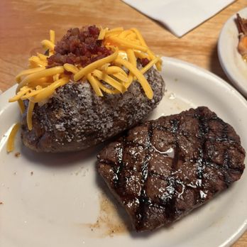 Texas Roadhouse - 6 oz sirloin with Baked Potato - Steakhouses Near Me - Miami, Florida Texas Roadhouse - 6 oz sirloin with Baked Potato - Steakhouses Near Me - Miami, Florida