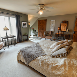 Stone Lion Vineyard Bed and Breakfast - Our gorgeous Brianna Suite with King Size bed