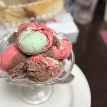 Gino's Ristorante - Italian ice cream. - Pizza Near Me - Lancaster, California Gino's Ristorante - Italian ice cream. - Pizza Near Me - Lancaster, California