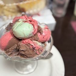 Gino's Ristorante - Italian ice cream.