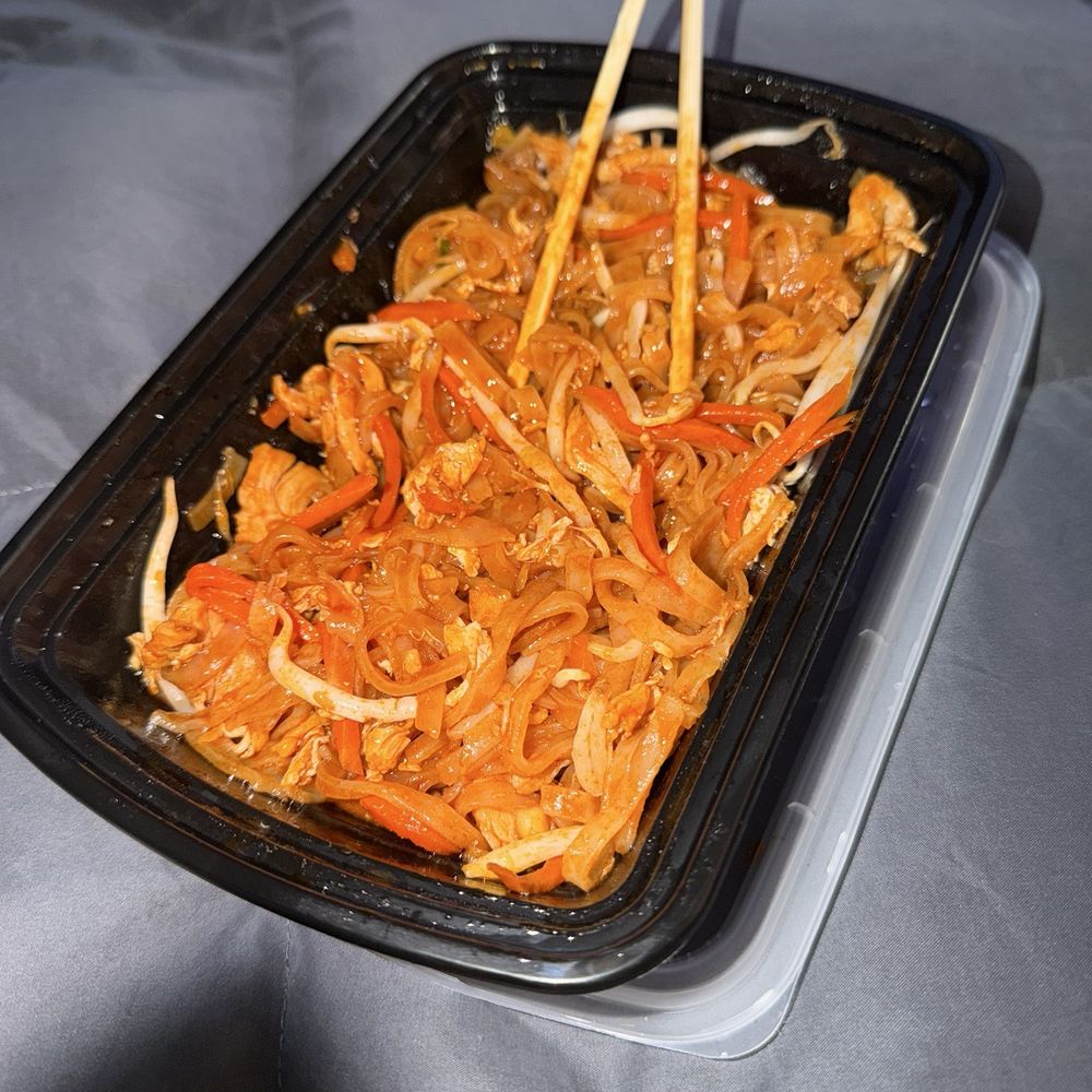 pad thai chicken medium pad thai chicken medium