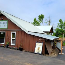 Whiskey Hill Winery & Postlewait's Vineyards - Wine tasting - Gazebo is around back