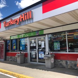 Turkey Hill - Front of store