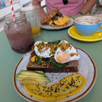 Nicolau Lisboa - Delicious! Amelia (tumeric hummus and tomato toast) - Juice Bars & Smoothies Near Me - Lisbon, 11 Nicolau Lisboa - Delicious! Amelia (tumeric hummus and tomato toast) - Juice Bars & Smoothies Near Me - Lisbon, 11