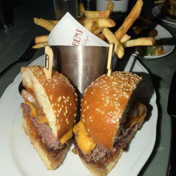 The Benjamin Hollywood - The burger - American Near Me - Los Angeles, California The Benjamin Hollywood - The burger - American Near Me - Los Angeles, California