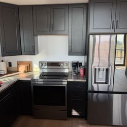 Deranleau's - Refrigerator and stove before microwave install.