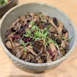 松露野菌牛油拌饭 Truffle and mushroom rice (含豬肉Contains pork) 松露野菌牛油拌饭 Truffle and mushroom rice (含豬肉Contains pork)