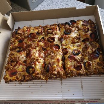 Louie's Pizza - Pizza Near Me - Washington, Michigan