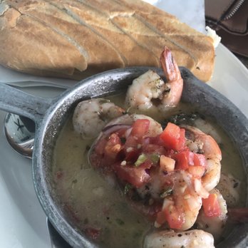 Bahama Breeze - Skillet Skillet - Simmered Jerk Shrimp w/ Cuban Bread for dipping! - Bars Near Me - Pittsburgh, Pennsylvania