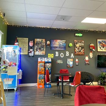 Beyond Tea - They've got a small claw machine game and a couple $1 slots for kids - Bubble Tea Near Me - Suisun City, California