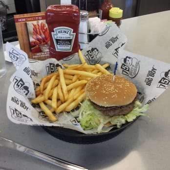 Bob's Big Boy - Got my Classic without the third (center) bun. - American Near Me - Norco, California