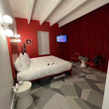 The Gallatin Hotel - King room - Hotels Near Me - Nashville, Tennessee The Gallatin Hotel - King room - Hotels Near Me - Nashville, Tennessee