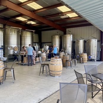 Suisun Creek Winery - Tasting room/airplane hanger - Wineries Near Me - Fairfield, California Suisun Creek Winery - Tasting room/airplane hanger - Wineries Near Me - Fairfield, California