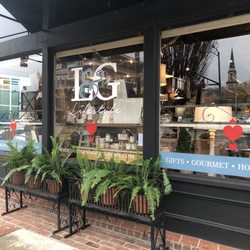 Living & Giving - Front of store